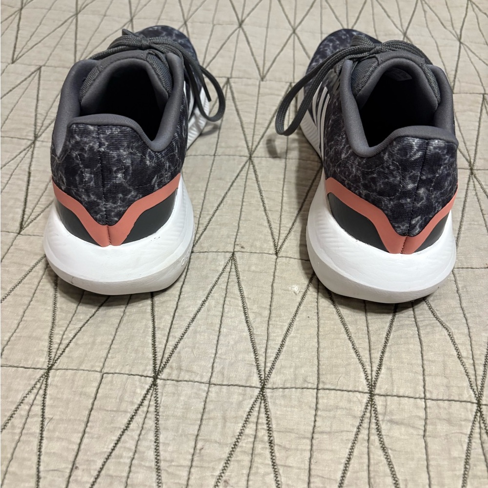 Adidas Gray Patterned Running Shoes - image 3
